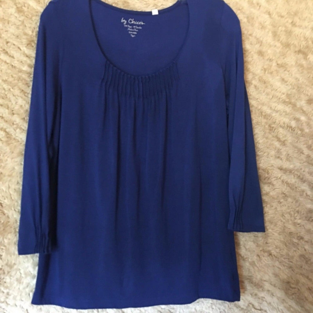 CHICOS BEAUTIFUL BLUE SHIRRED NECK AND SLEEVES TOP